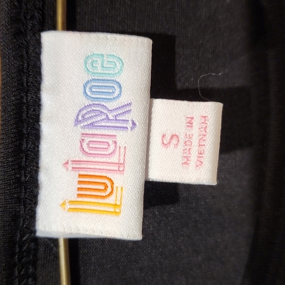 LuLaRoe Irma top size small Cruella - Picture 3 of 4